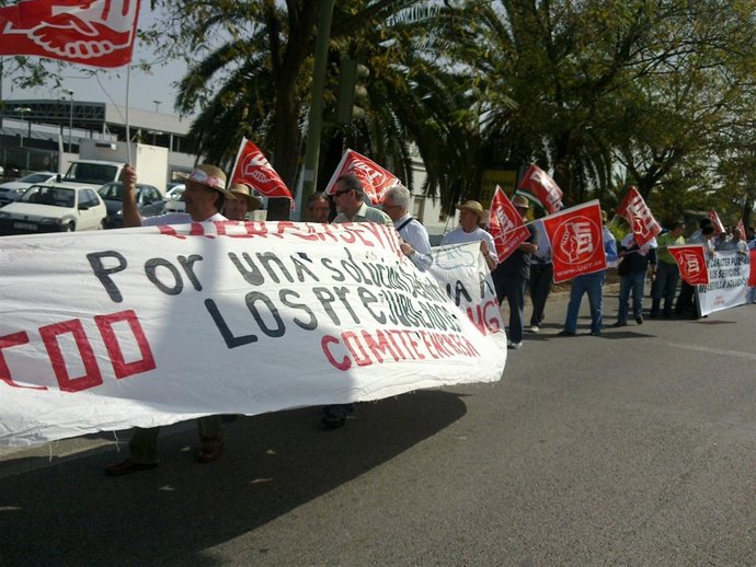 Trabajadores De Mercasevilla En Una Movilización.