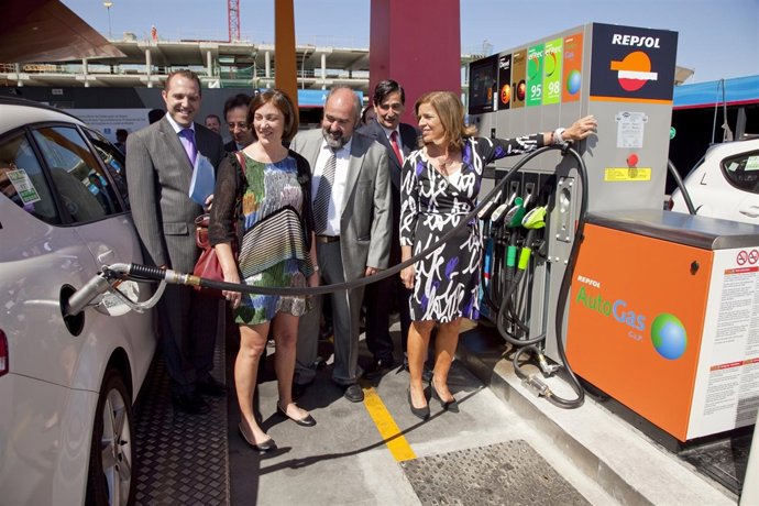 Estación De Repsol Con Autogás