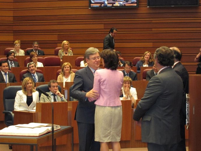 Fernádez Santiago Recibe La Medalla De Manos De García Cirac.