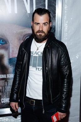 Justin Theroux Posando En Un Photocall