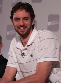 Baloncesto.- Pau Gasol, a Garbajosa: "Eres un grande dentro y fuera de la cancha" 
