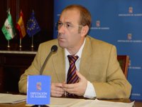 Cargo del PSOE ve en la gestora un "paripé" y la acusan de "pagar favores" por la destitución de la dirección