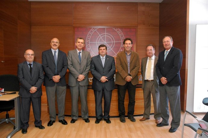Representante De Cepsa Y De La UHU Tras La Firma De Un Convenio.