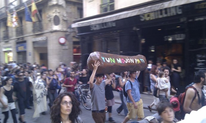 'Indignados' Protestan Por Las Calles De Barcelona