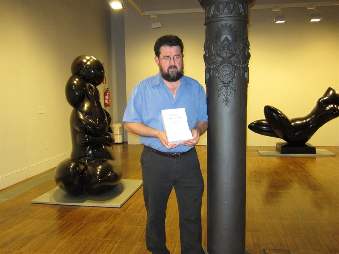 Jesús Rubio Momentos Antes De Presentar El Libro En El Paraninfo