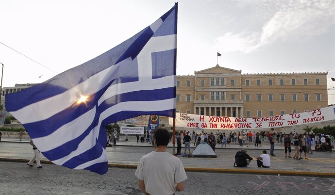 Manifestantes Frente Al Parlamento Griego