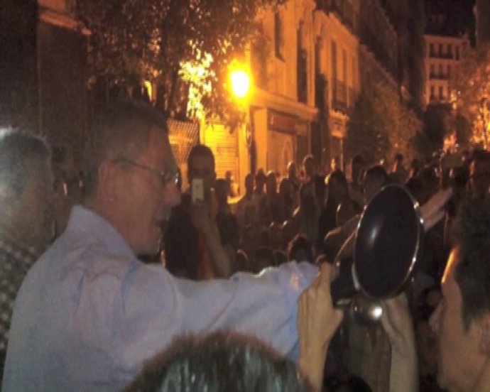 Centenar de manifestantes increpan a Ruiz Gallardón