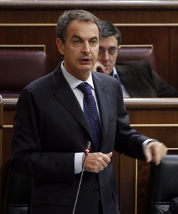 Zapatero, En Su Escaño En El Congreso Hablando