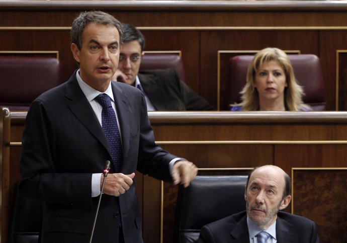 Zapatero Durante Una Sesión De Control Al Gobierno