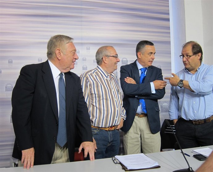 Ángel Pelayo Con Los Cronistas Oficiales De Mérida