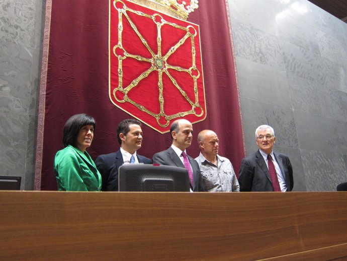 Miembros De La Mesa Del Parlamento De Navarra.