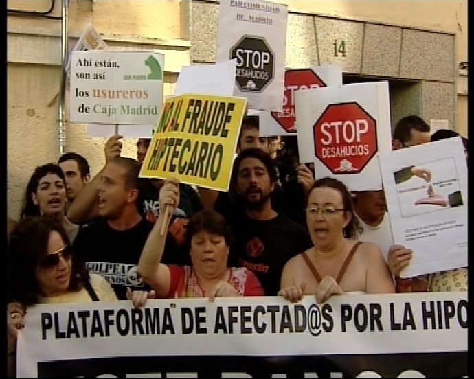 Manifestantes Contra El Desalojo De Una Familia