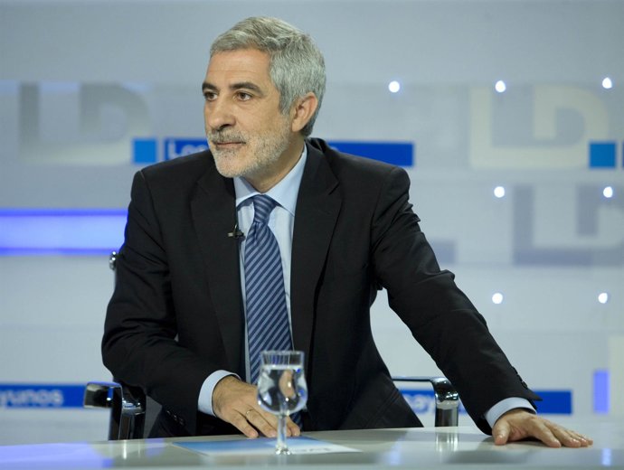 NOTA Y FOTOS. Llamazares Reclama En TVE A Todas Las Federaciones De IU "Un Mensa