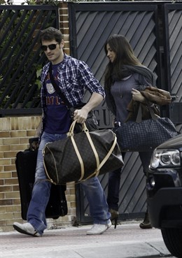 Sara Carbonero E Iker Casillas Con Maletas