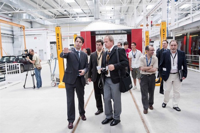 Gerente De Los Tranvías En Nave De Mantenimiento