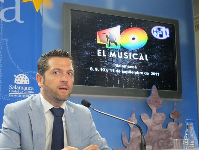Julio López Durante La Presentación Del Musical