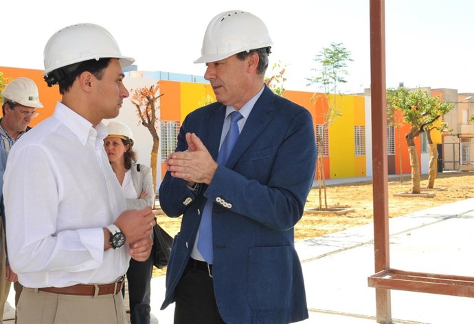 El Consejero De Educación, Francisco Álvarez De La Chica, Visita Colegio En Obra