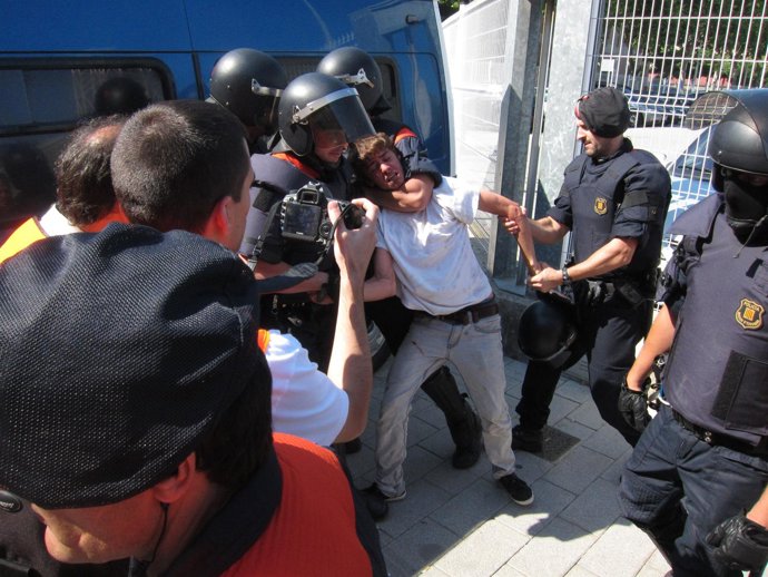 Primeros Detenidos Por Las Protestas En El Parlament