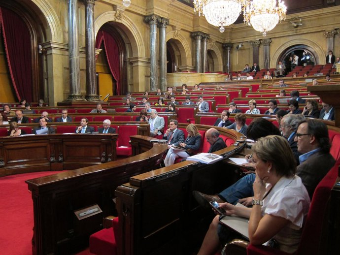 Parlament Semivacío Por La Protesta De 'Indignados'