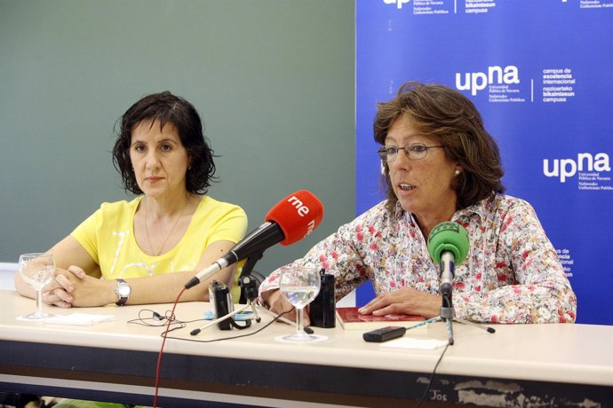 Ana Insausti, A La Izquierda Y Maite Tubía, Durante La Presentación Del Curso.