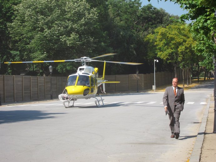 Conseller Puig, A Su Llegada En Helicóptero Al Parlament