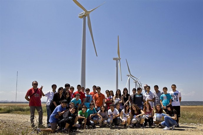 Escolares De  Falces En El Parque Eólico De Acciona De Vedadillo.