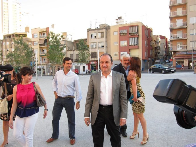 Ripoll, A Su Llegada Al Auditorio De Alicante