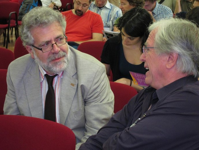 A La Izq., El Director Del Centro De Láseres De Salamanca, Luis Roso 