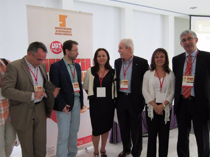 Miembros De UGT Momentos Antes Del Inicio De La Jornada.