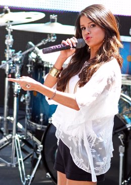 Selena Gomez Cantando