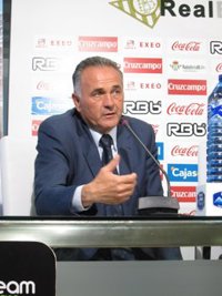 Gordillo a Marcelino: "debe aprender lo que representan el Sevilla y el Betis"