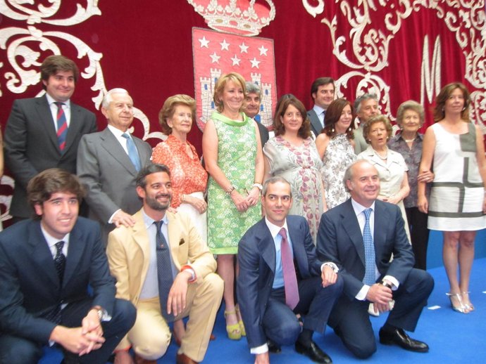 Aguirre Con Su Familia Tras La Toma De Posesión