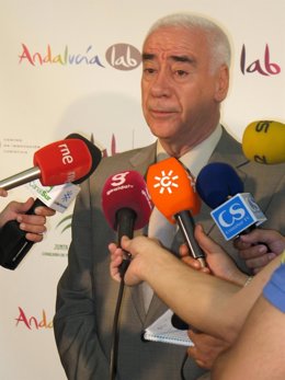 El Consejero De Turismo, Comercio Y Deporte, Luciano Alonso