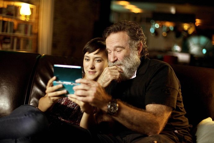 Robin Williams Y Su Hija Zelda Jugando A La Nintendo 3DS