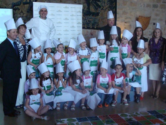 Niños Que Han Participado En La Presentación De Menús Infantiles En El Parador.