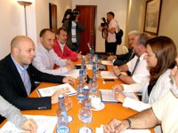 El PSOE de Lugo dice que "sigue sin haber ningún desencuentro importante" y el BNG que el acuerdo será "un contrato"