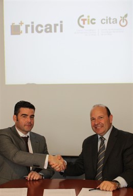 Clemente Bea Y Luis Ruano Marrón Durante La Firma Del Convenio De Apoyo