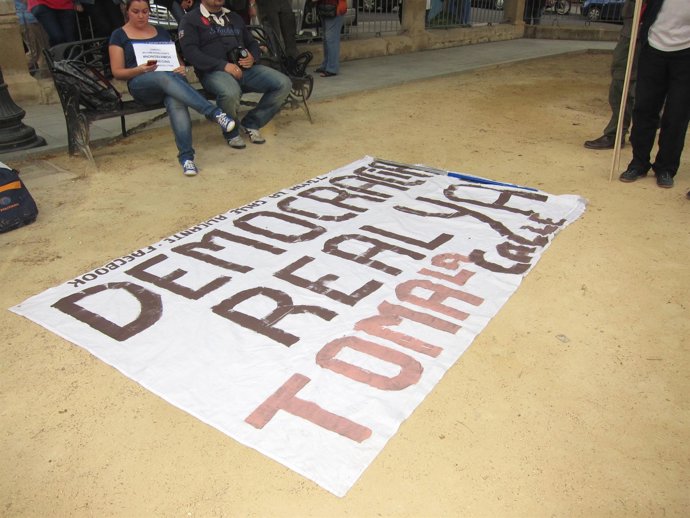 Pancarta De Democracia Real Ya, En Alicante