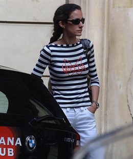 Telma Ortiz Andando Por La Calle