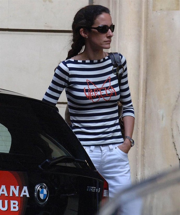 Telma Ortiz Andando Por La Calle