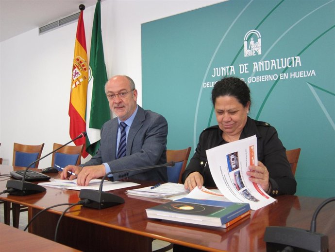 El Delegado Del Gobierno En Huelva Y La Delegada De Economía.