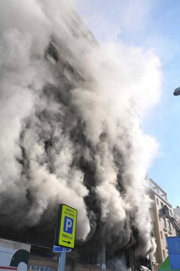Incendio En La Calle Brasil En Cádiz