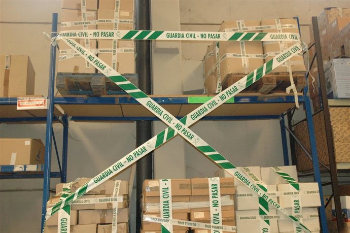 Palets De Productos Del Barcelona Precintados Por La Guardia Civil De Castellón.