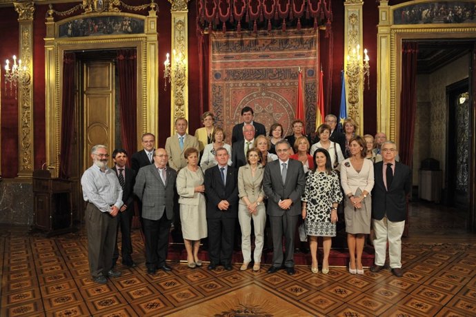 Sanz Recibe A Los Presidentes De Los Hogares Navarros En Otras Regiones