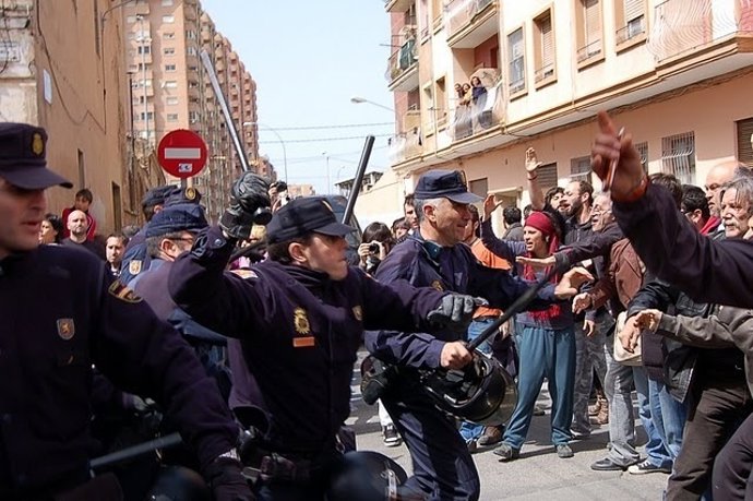 Policías Y Ciudadanos En Los Desalojos En El Cabanyal