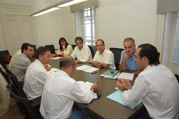 FOTOS E IMÁGENES REUNIÓN BAUZÁ FUTUROS CONSELLERS