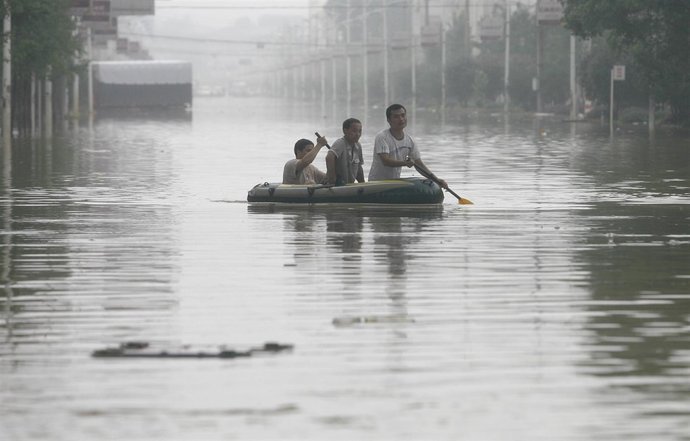Lluvias Torrenciales En El Centro Y Sur De China