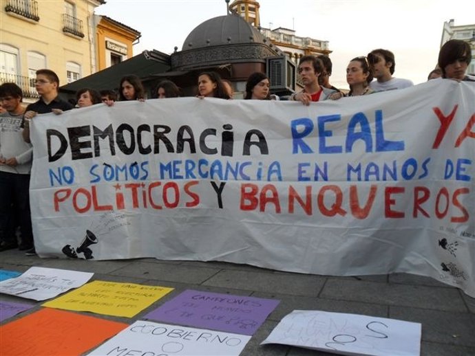 Manifestantes Del 15M En Mérida