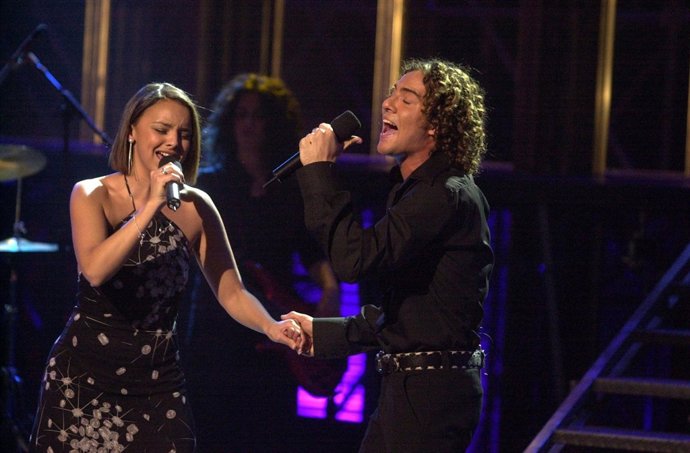 Chenoa Y David Bisbal Sobre El Escenario 