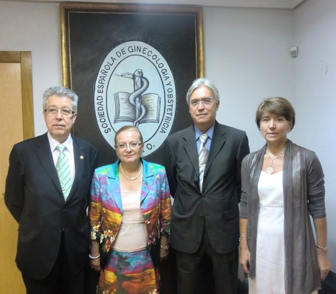 De Izda. A Dcha., Prof. José María Lailla Vicens, Presidente; Dra. Rosa María Sa